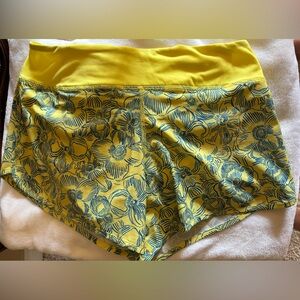 New! Rabbit Yellow Floral Women's Athletic Shorts Size small 4” inseam